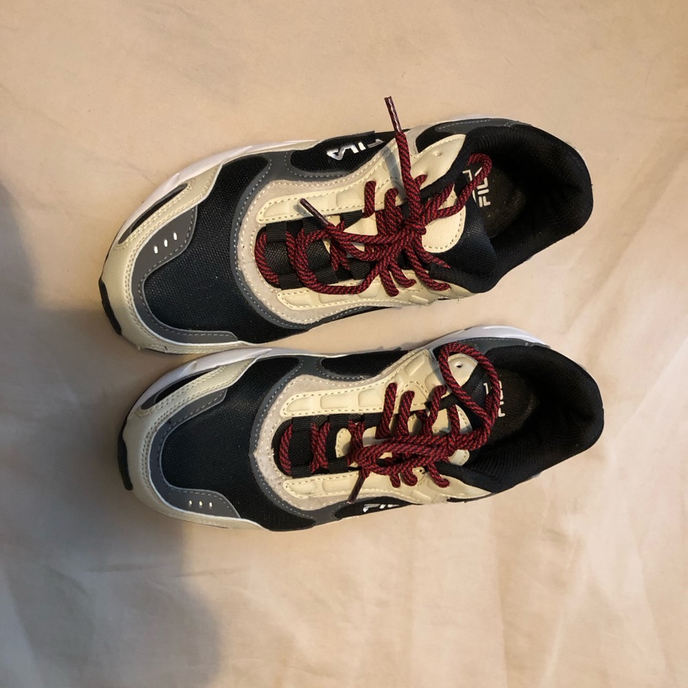 Fila runners. I bought them at winners and wore them once